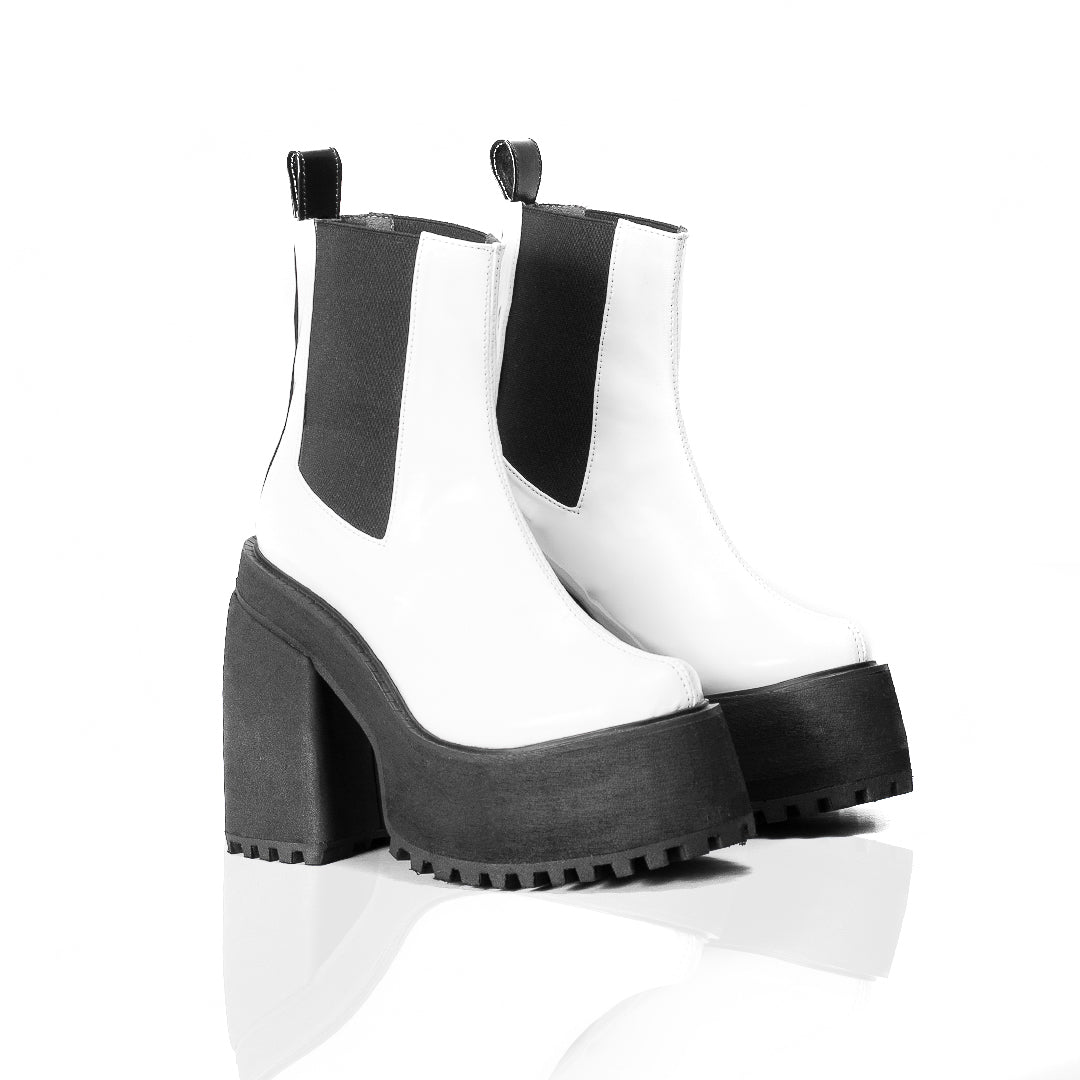 FROSTY BOOTS (6733893664935)